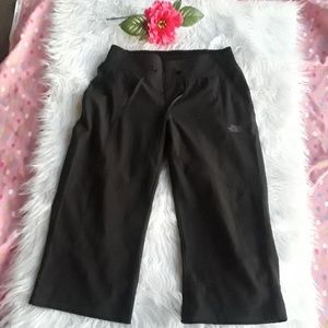 🎉HP PRICE DROP TODAY CUTE THE NORTH FACE CAPRIS